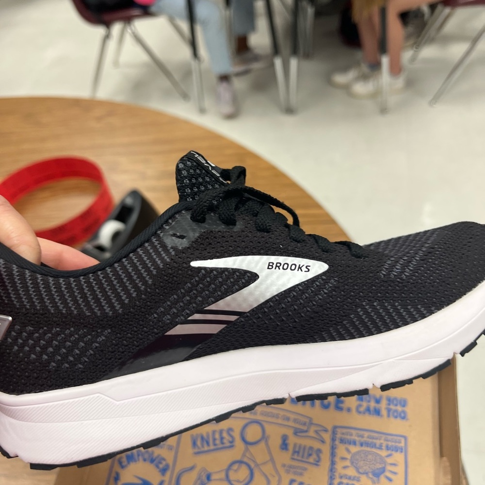 Brooks tennis shoes